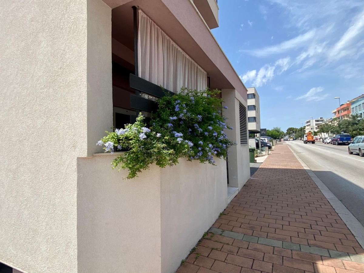Apartman Toni Lägenhet Makarska Exteriör bild