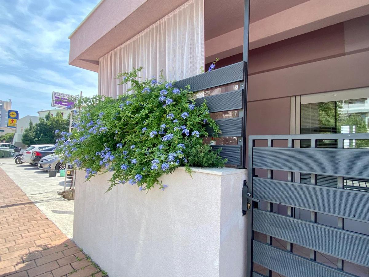 Apartman Toni Lägenhet Makarska Exteriör bild