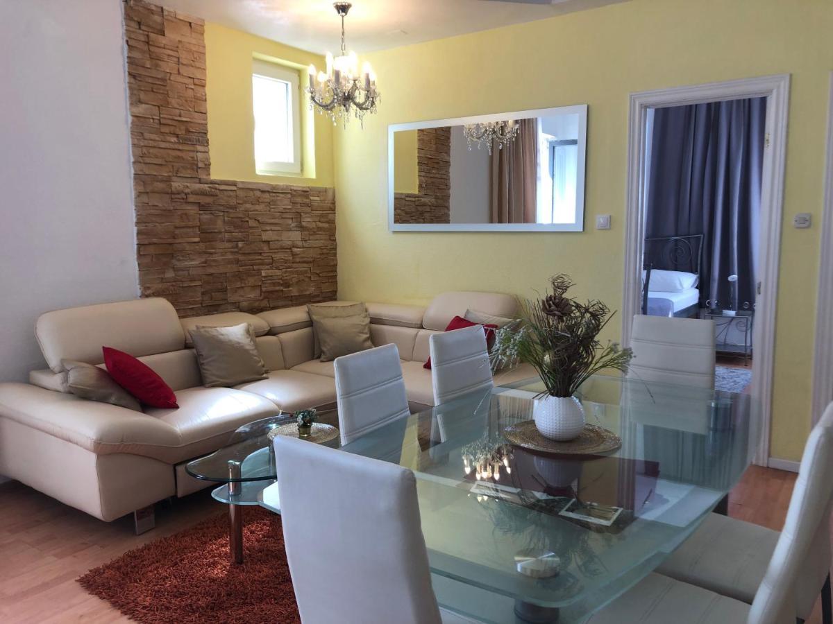 Apartman Toni Lägenhet Makarska Exteriör bild