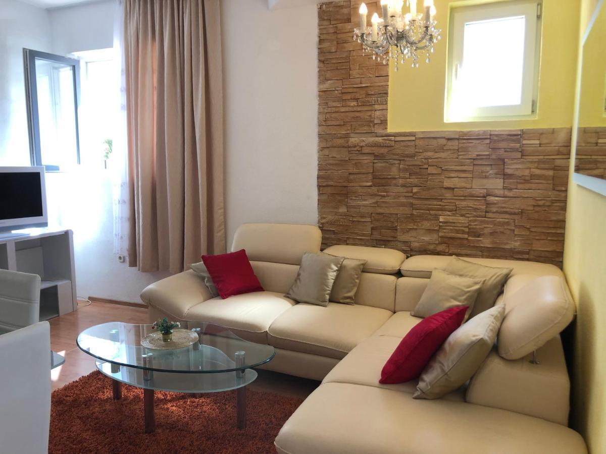 Apartman Toni Lägenhet Makarska Exteriör bild