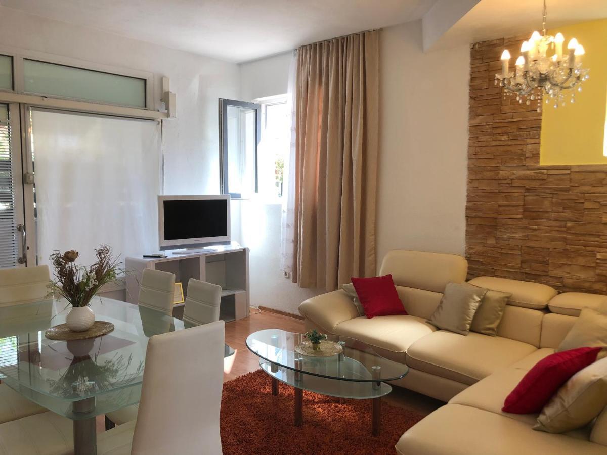 Apartman Toni Lägenhet Makarska Exteriör bild